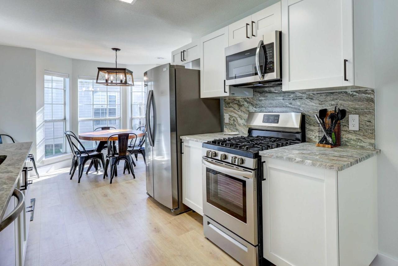 Chic Bentonville Home With Patio And Fire Pit! Bagian luar foto